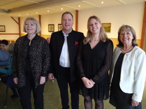 Ingrid Nysten und Hannelore Seitz mit Eberhard und Franziska Fasel