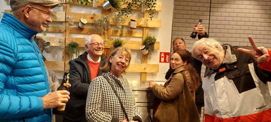 Beim gemeinsamen Currywurstessen